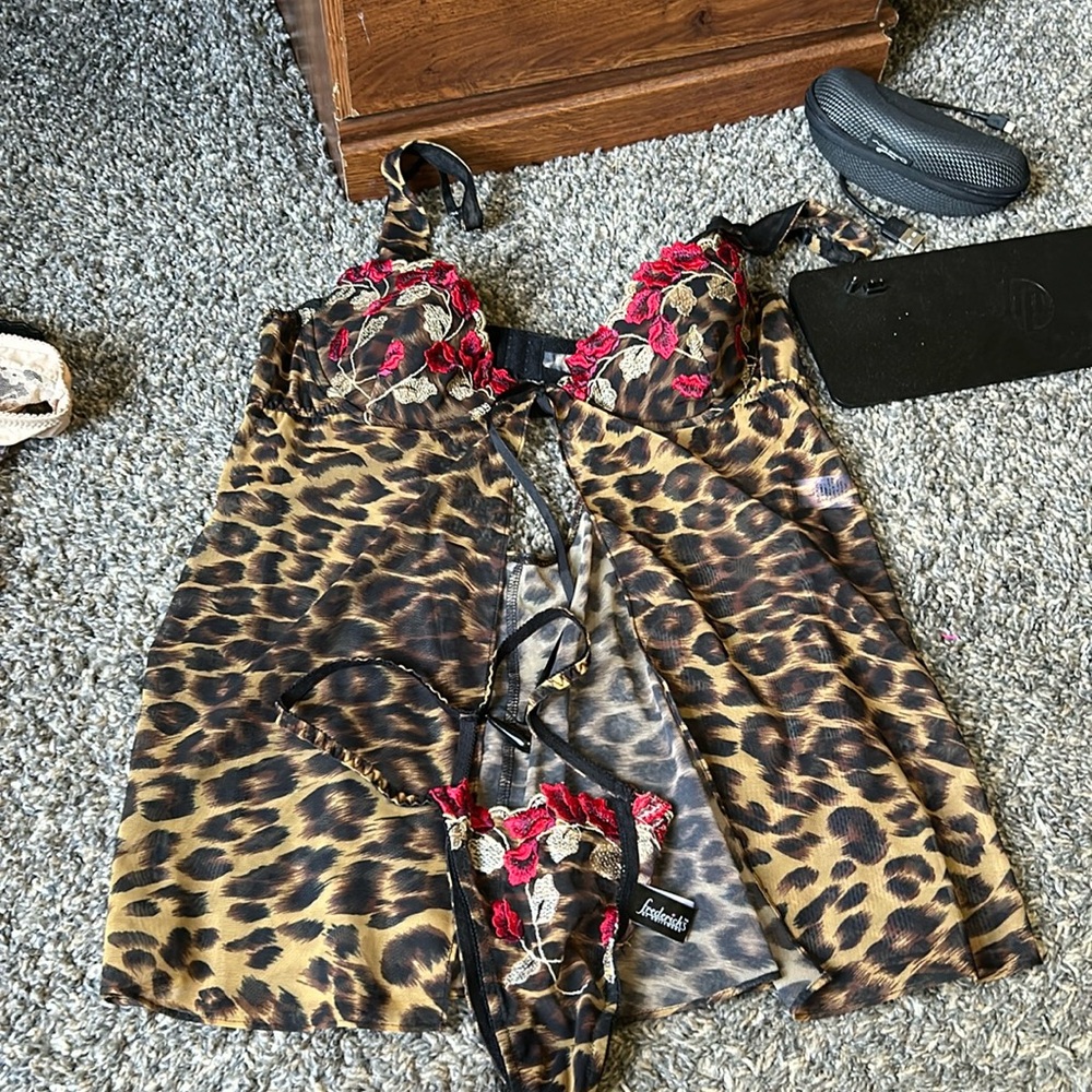 Fredericks of Hollywood New babydoll set size large